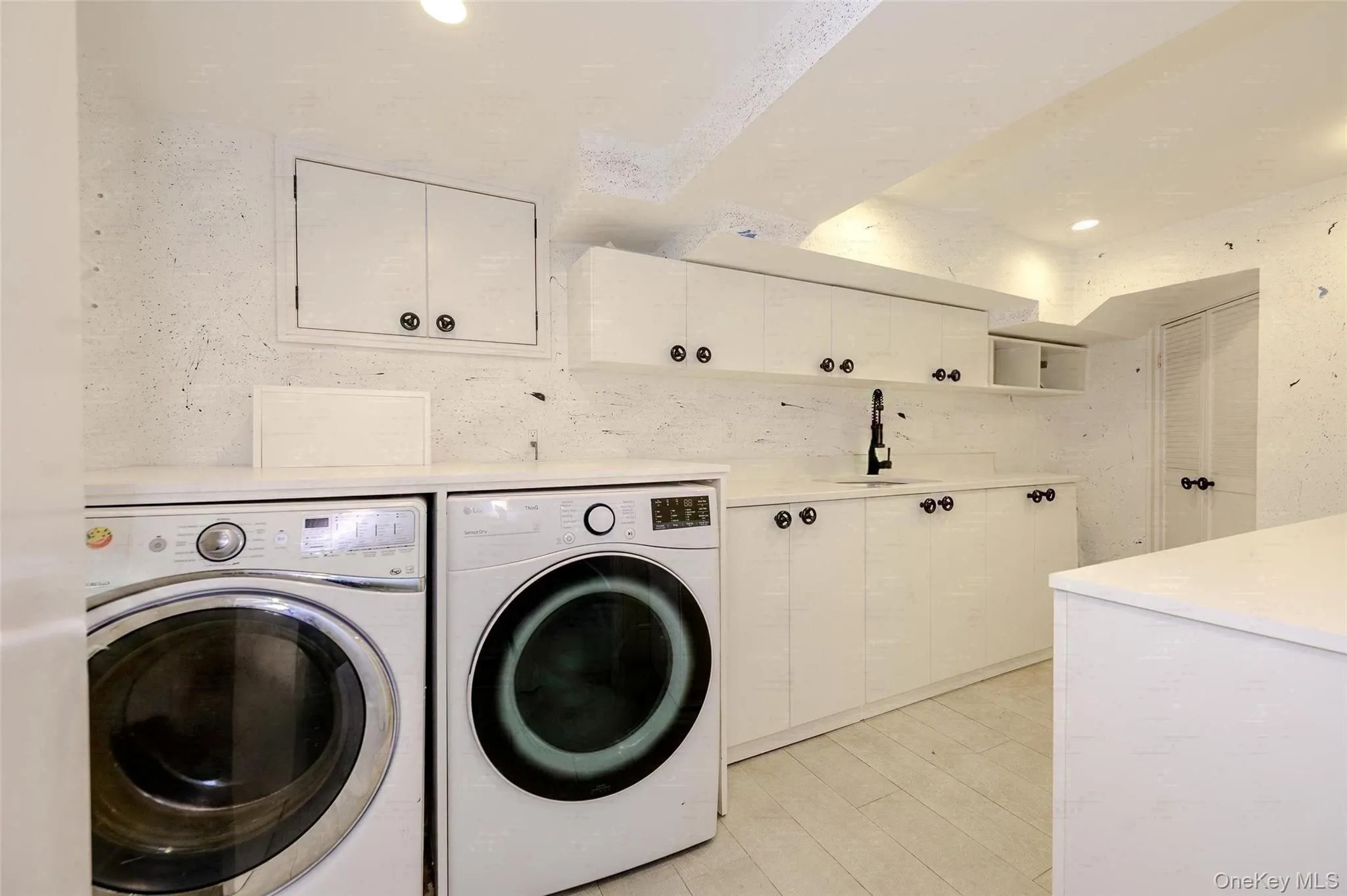 39 Burton Avenue, Hempstead, NY, 8 Bedrooms Bedrooms, 14 Rooms Rooms,5 BathroomsBathrooms,Residential,For Rent,Burton,0,1043763 39 Burton Avenue, Hempstead, NY, 8 Bedrooms Bedrooms, 14 Rooms Rooms,5 BathroomsBathrooms,Residential,For Rent,Burton,0,1043763