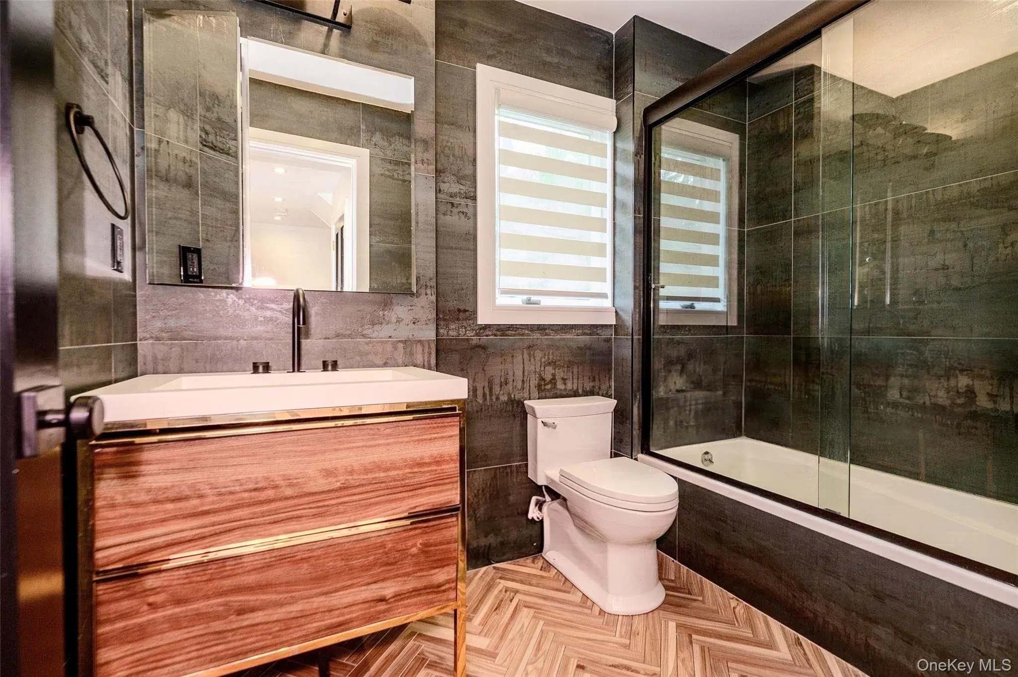 39 Burton Avenue, Hempstead, NY, 8 Bedrooms Bedrooms, 14 Rooms Rooms,5 BathroomsBathrooms,Residential,For Rent,Burton,0,1043763 39 Burton Avenue, Hempstead, NY, 8 Bedrooms Bedrooms, 14 Rooms Rooms,5 BathroomsBathrooms,Residential,For Rent,Burton,0,1043763