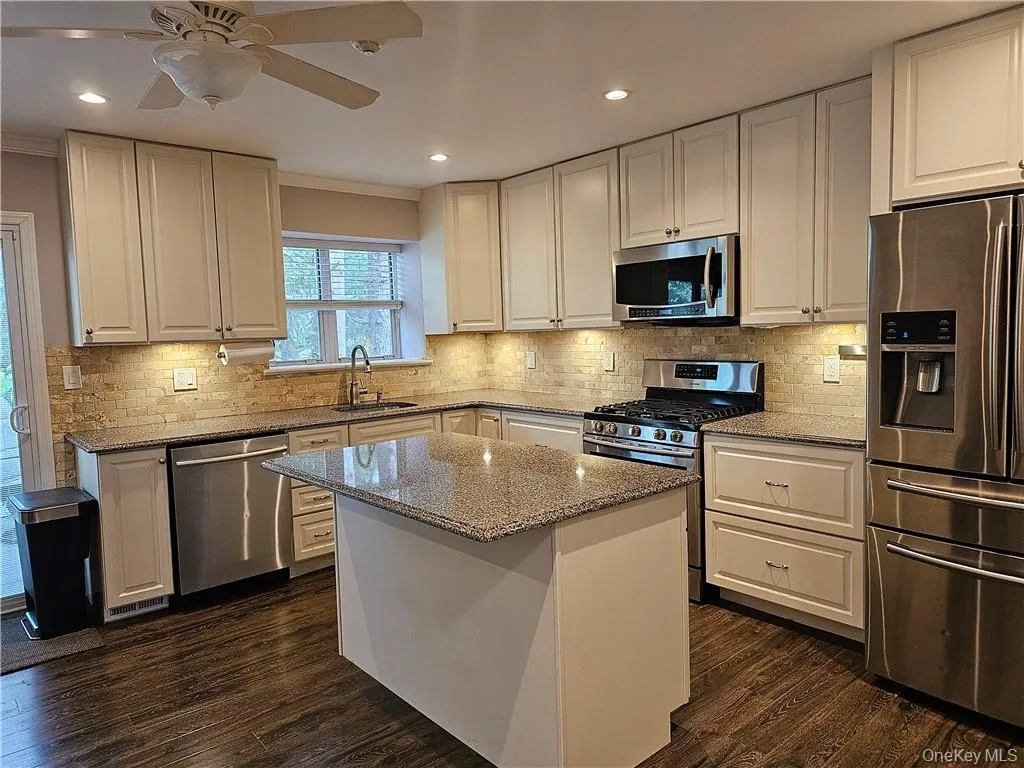 1 Kensington Court, Clarkstown, NY, 2 Bedrooms Bedrooms, 6 Rooms Rooms,2 BathroomsBathrooms,Residential Lease,For Rent,Kensington,0,1043764 1 Kensington Court, Clarkstown, NY, 2 Bedrooms Bedrooms, 6 Rooms Rooms,2 BathroomsBathrooms,Residential Lease,For Rent,Kensington,0,1043764