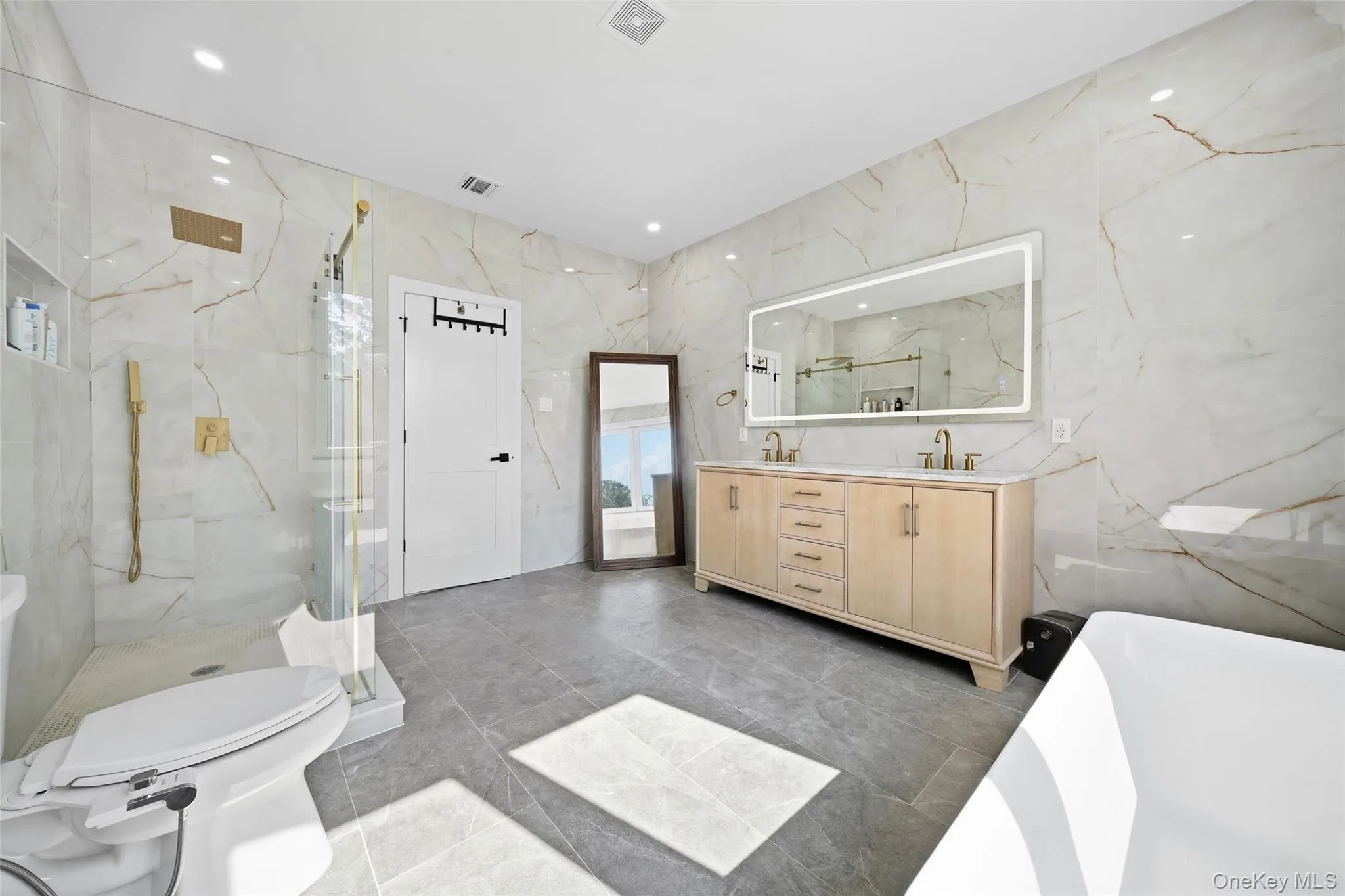 9 Vista Lane, Hempstead, NY, 5 Bedrooms Bedrooms, 9 Rooms Rooms,3 BathroomsBathrooms,Residential,For Rent,Vista,0,1043769 9 Vista Lane, Hempstead, NY, 5 Bedrooms Bedrooms, 9 Rooms Rooms,3 BathroomsBathrooms,Residential,For Rent,Vista,0,1043769