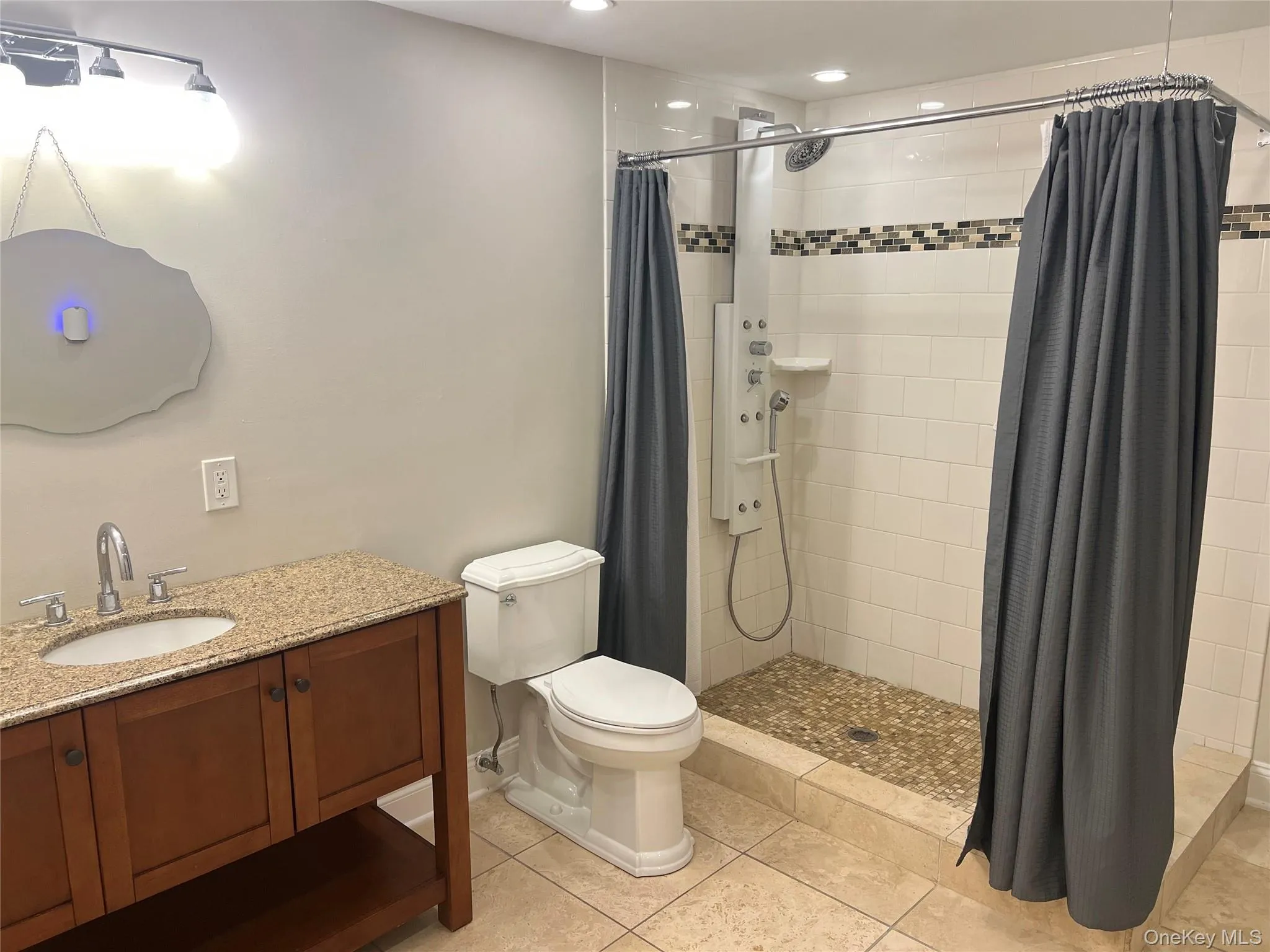 Very big bathroom. A lot of room for storage Very big bathroom. A lot of room for storage