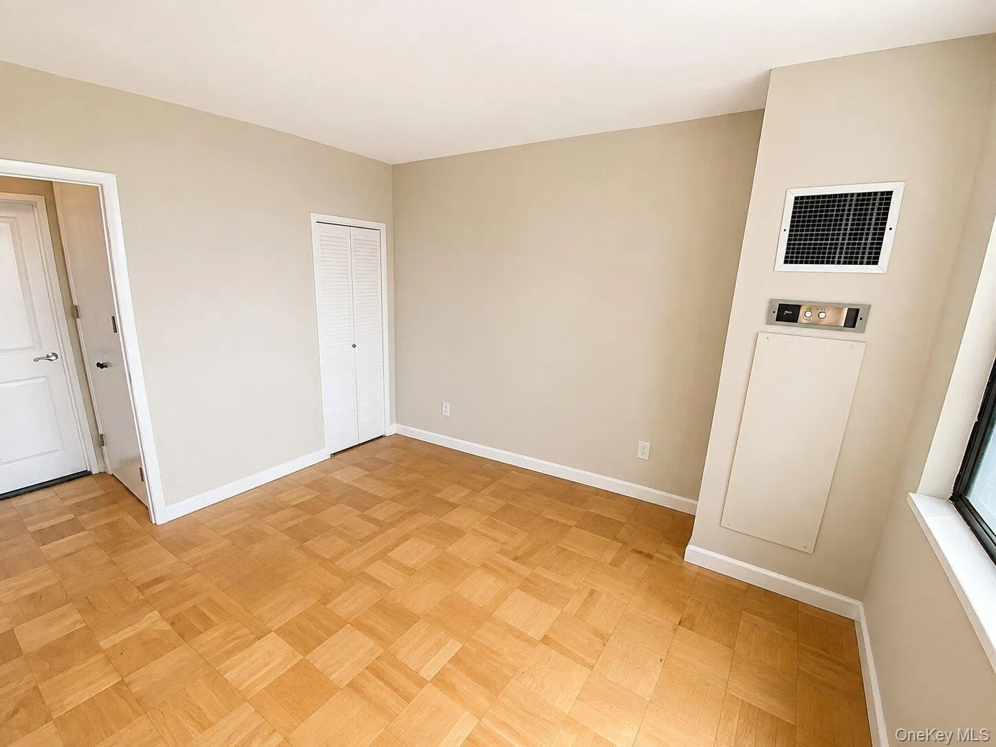 27110 Grand Central Parkway, New York, NY, 3 Rooms Rooms,1 BathroomBathrooms,Residential Lease,For Rent,Grand Central,0,1043786 27110 Grand Central Parkway, New York, NY, 3 Rooms Rooms,1 BathroomBathrooms,Residential Lease,For Rent,Grand Central,0,1043786