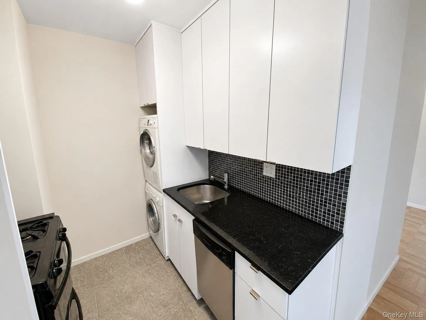 27110 Grand Central Parkway, New York, NY, 3 Rooms Rooms,1 BathroomBathrooms,Residential Lease,For Rent,Grand Central,0,1043786 27110 Grand Central Parkway, New York, NY, 3 Rooms Rooms,1 BathroomBathrooms,Residential Lease,For Rent,Grand Central,0,1043786
