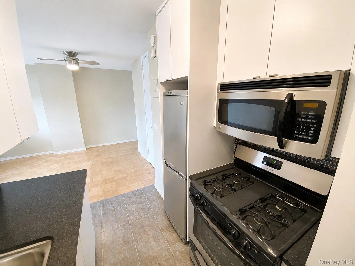 27110 Grand Central Parkway, New York, NY, 3 Rooms Rooms,1 BathroomBathrooms,Residential Lease,For Rent,Grand Central,0,1043786 27110 Grand Central Parkway, New York, NY, 3 Rooms Rooms,1 BathroomBathrooms,Residential Lease,For Rent,Grand Central,0,1043786