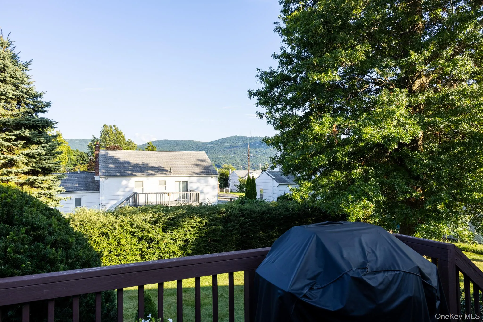 Deck with Mountain views Deck with Mountain views