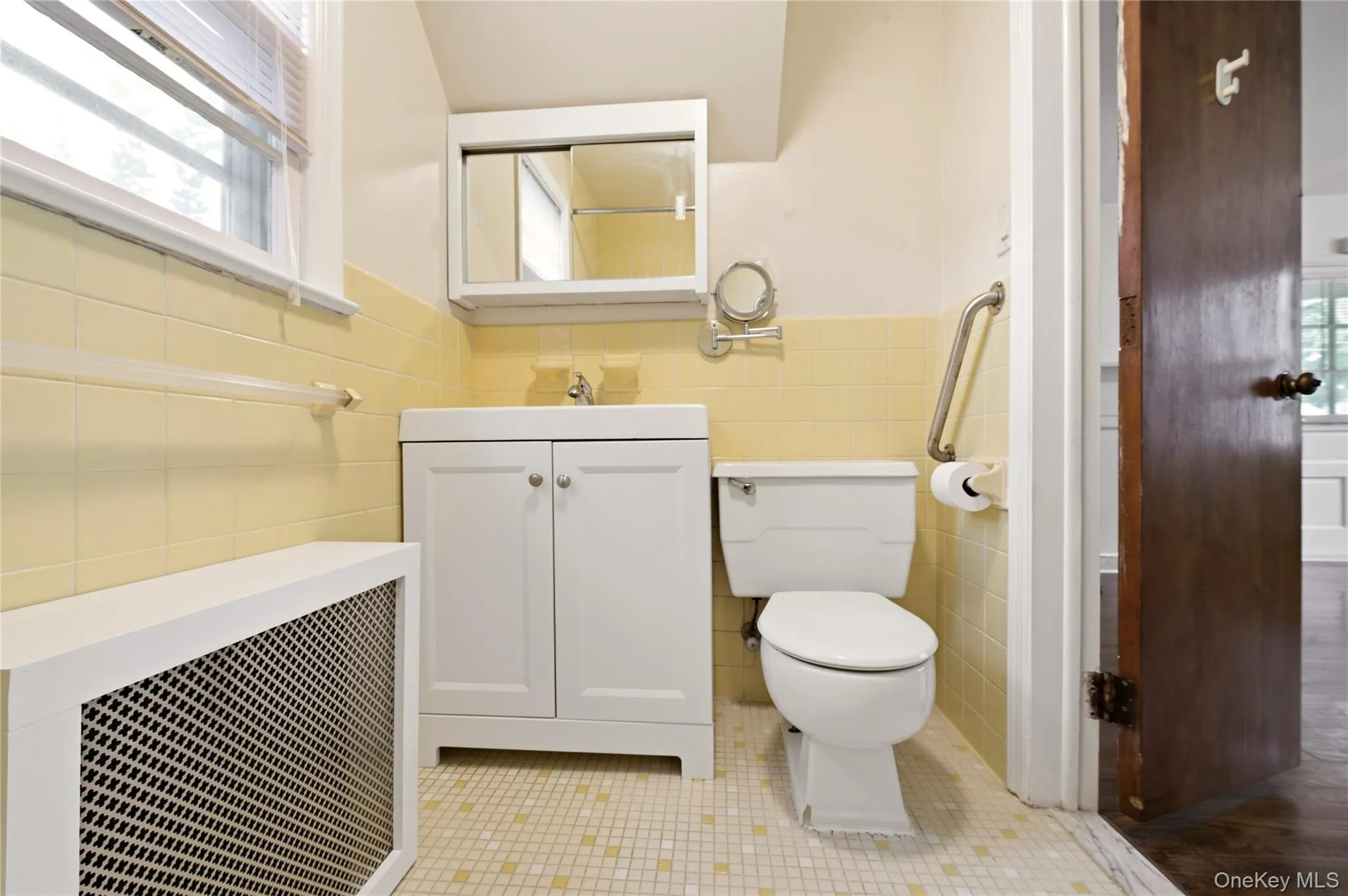 19 Sunset Avenue, Glen Cove, NY, 1 Bedroom Bedrooms, 3 Rooms Rooms,1 BathroomBathrooms,Residential Lease,For Rent,Sunset,0,1043796 19 Sunset Avenue, Glen Cove, NY, 1 Bedroom Bedrooms, 3 Rooms Rooms,1 BathroomBathrooms,Residential Lease,For Rent,Sunset,0,1043796