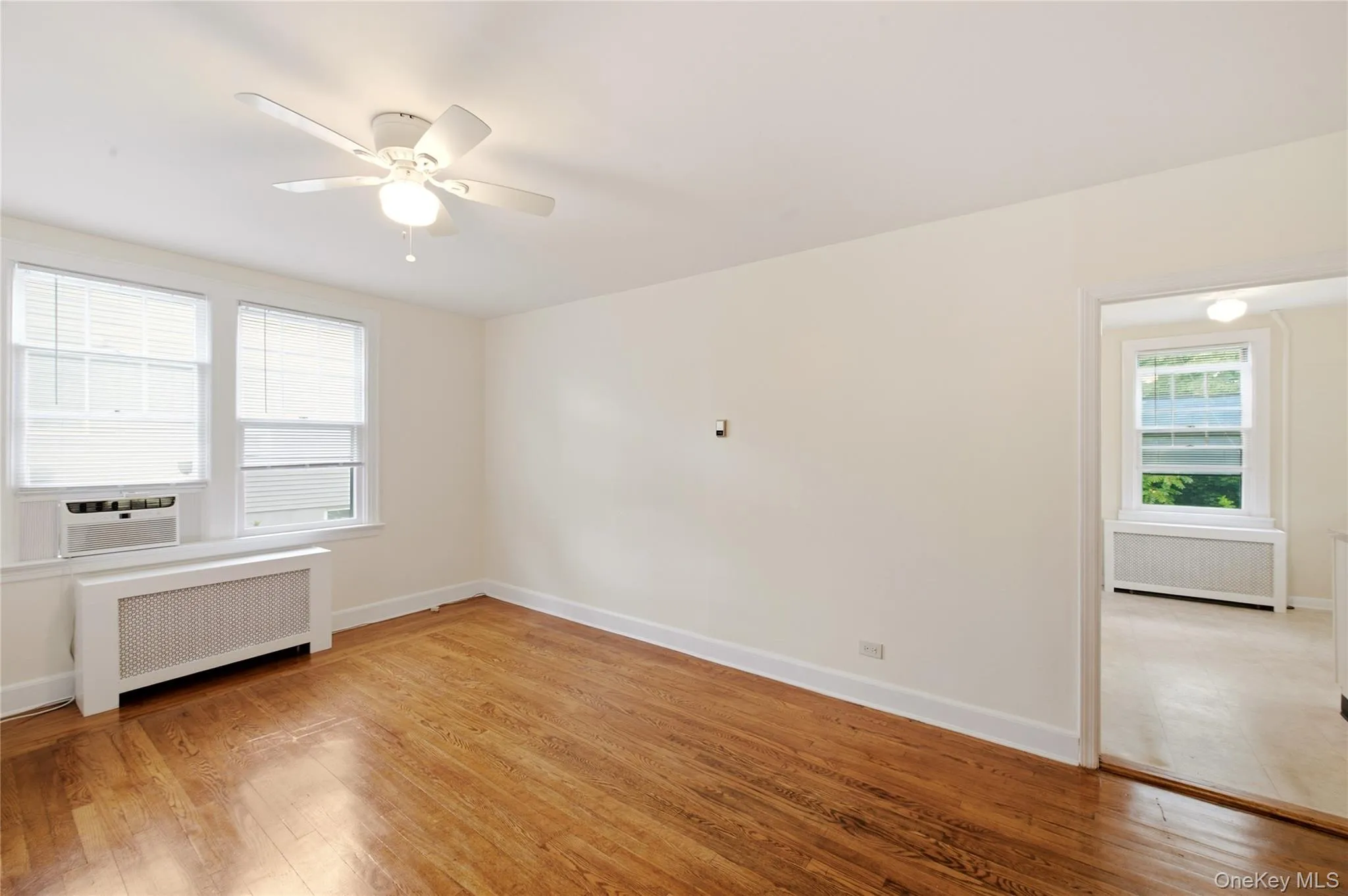 19 Sunset Avenue, Glen Cove, NY, 1 Bedroom Bedrooms, 3 Rooms Rooms,1 BathroomBathrooms,Residential Lease,For Rent,Sunset,0,1043796 19 Sunset Avenue, Glen Cove, NY, 1 Bedroom Bedrooms, 3 Rooms Rooms,1 BathroomBathrooms,Residential Lease,For Rent,Sunset,0,1043796