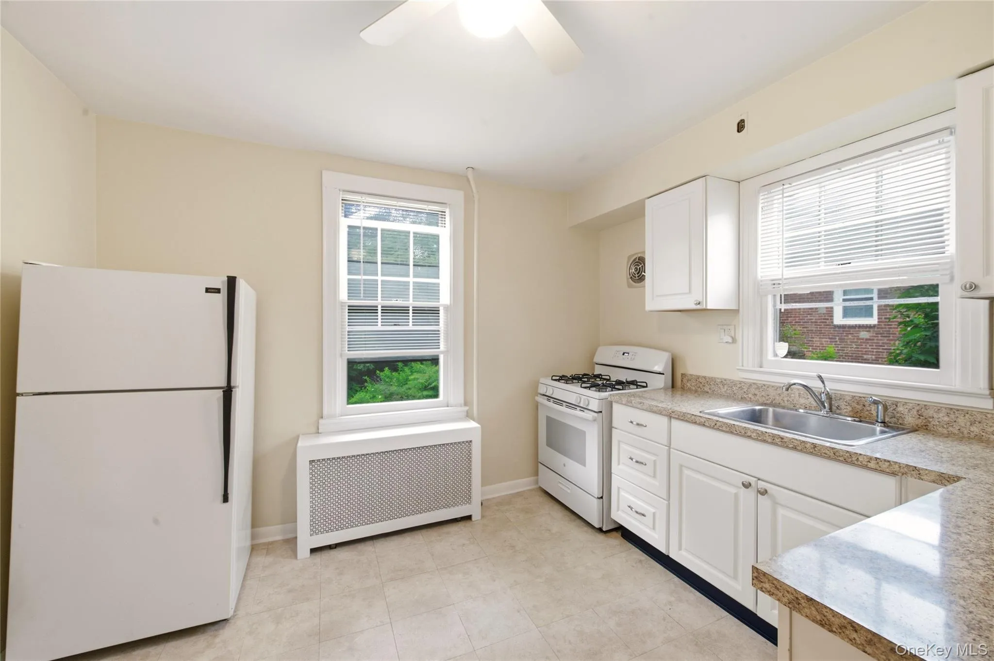 19 Sunset Avenue, Glen Cove, NY, 1 Bedroom Bedrooms, 3 Rooms Rooms,1 BathroomBathrooms,Residential Lease,For Rent,Sunset,0,1043796 19 Sunset Avenue, Glen Cove, NY, 1 Bedroom Bedrooms, 3 Rooms Rooms,1 BathroomBathrooms,Residential Lease,For Rent,Sunset,0,1043796