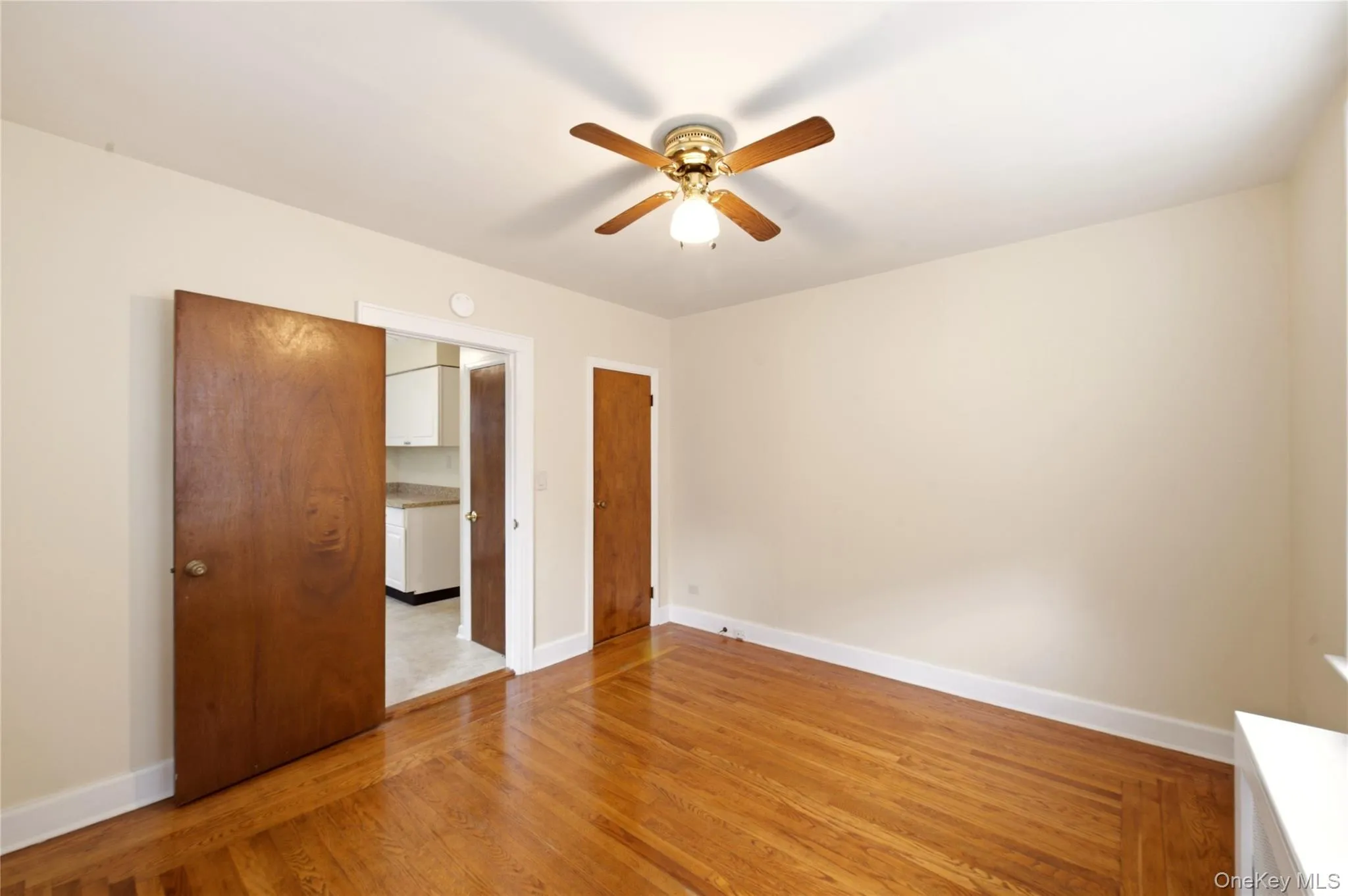 19 Sunset Avenue, Glen Cove, NY, 1 Bedroom Bedrooms, 3 Rooms Rooms,1 BathroomBathrooms,Residential Lease,For Rent,Sunset,0,1043796 19 Sunset Avenue, Glen Cove, NY, 1 Bedroom Bedrooms, 3 Rooms Rooms,1 BathroomBathrooms,Residential Lease,For Rent,Sunset,0,1043796