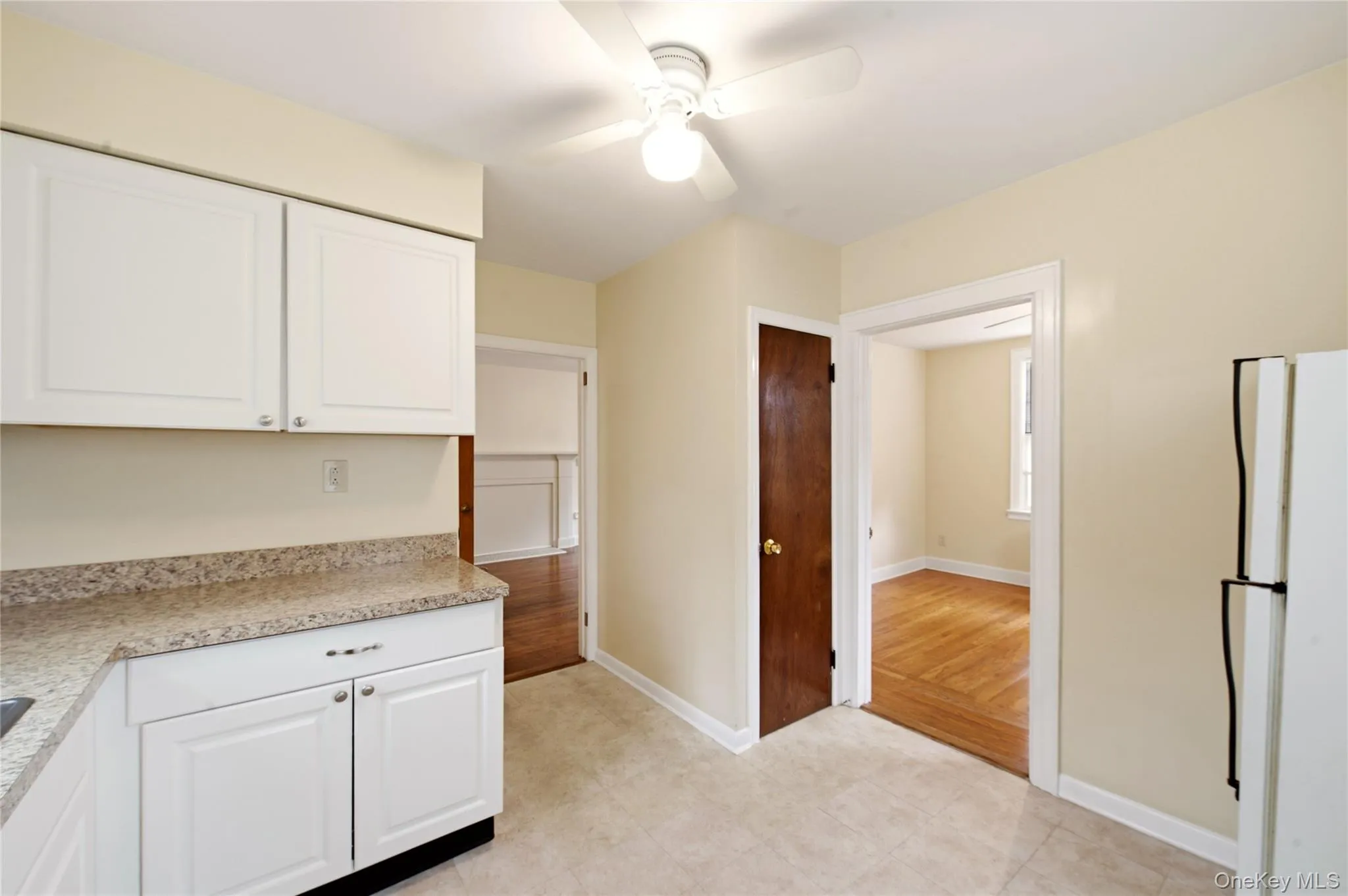19 Sunset Avenue, Glen Cove, NY, 1 Bedroom Bedrooms, 3 Rooms Rooms,1 BathroomBathrooms,Residential Lease,For Rent,Sunset,0,1043796 19 Sunset Avenue, Glen Cove, NY, 1 Bedroom Bedrooms, 3 Rooms Rooms,1 BathroomBathrooms,Residential Lease,For Rent,Sunset,0,1043796
