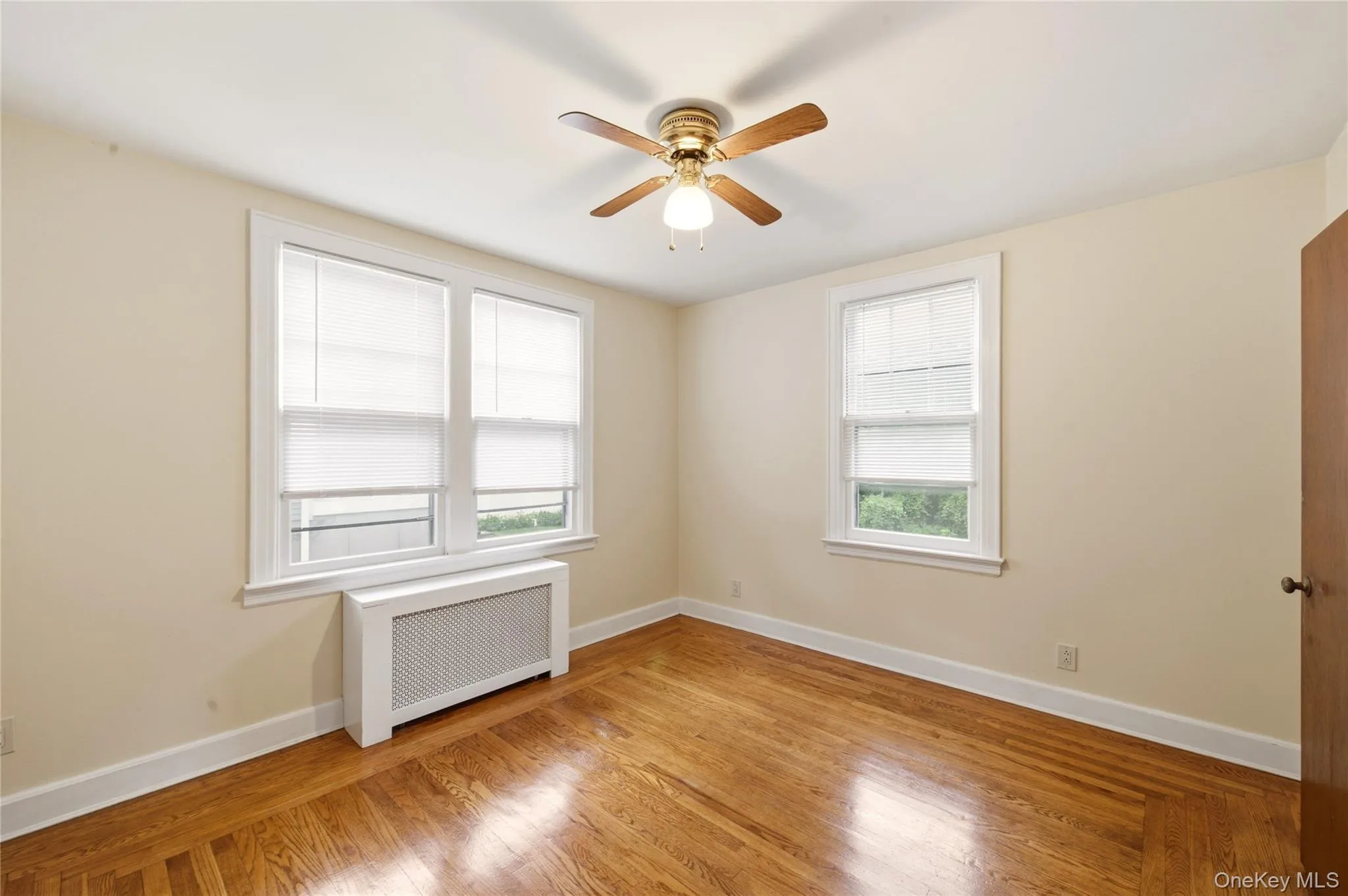 19 Sunset Avenue, Glen Cove, NY, 1 Bedroom Bedrooms, 3 Rooms Rooms,1 BathroomBathrooms,Residential Lease,For Rent,Sunset,0,1043796 19 Sunset Avenue, Glen Cove, NY, 1 Bedroom Bedrooms, 3 Rooms Rooms,1 BathroomBathrooms,Residential Lease,For Rent,Sunset,0,1043796