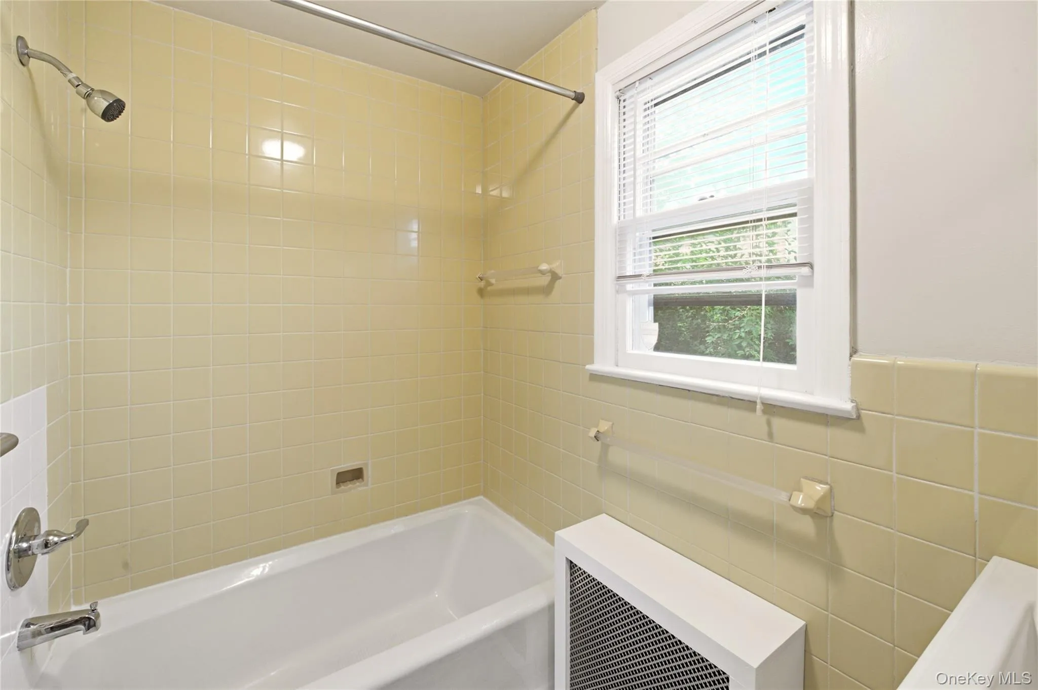 19 Sunset Avenue, Glen Cove, NY, 1 Bedroom Bedrooms, 3 Rooms Rooms,1 BathroomBathrooms,Residential Lease,For Rent,Sunset,0,1043796 19 Sunset Avenue, Glen Cove, NY, 1 Bedroom Bedrooms, 3 Rooms Rooms,1 BathroomBathrooms,Residential Lease,For Rent,Sunset,0,1043796