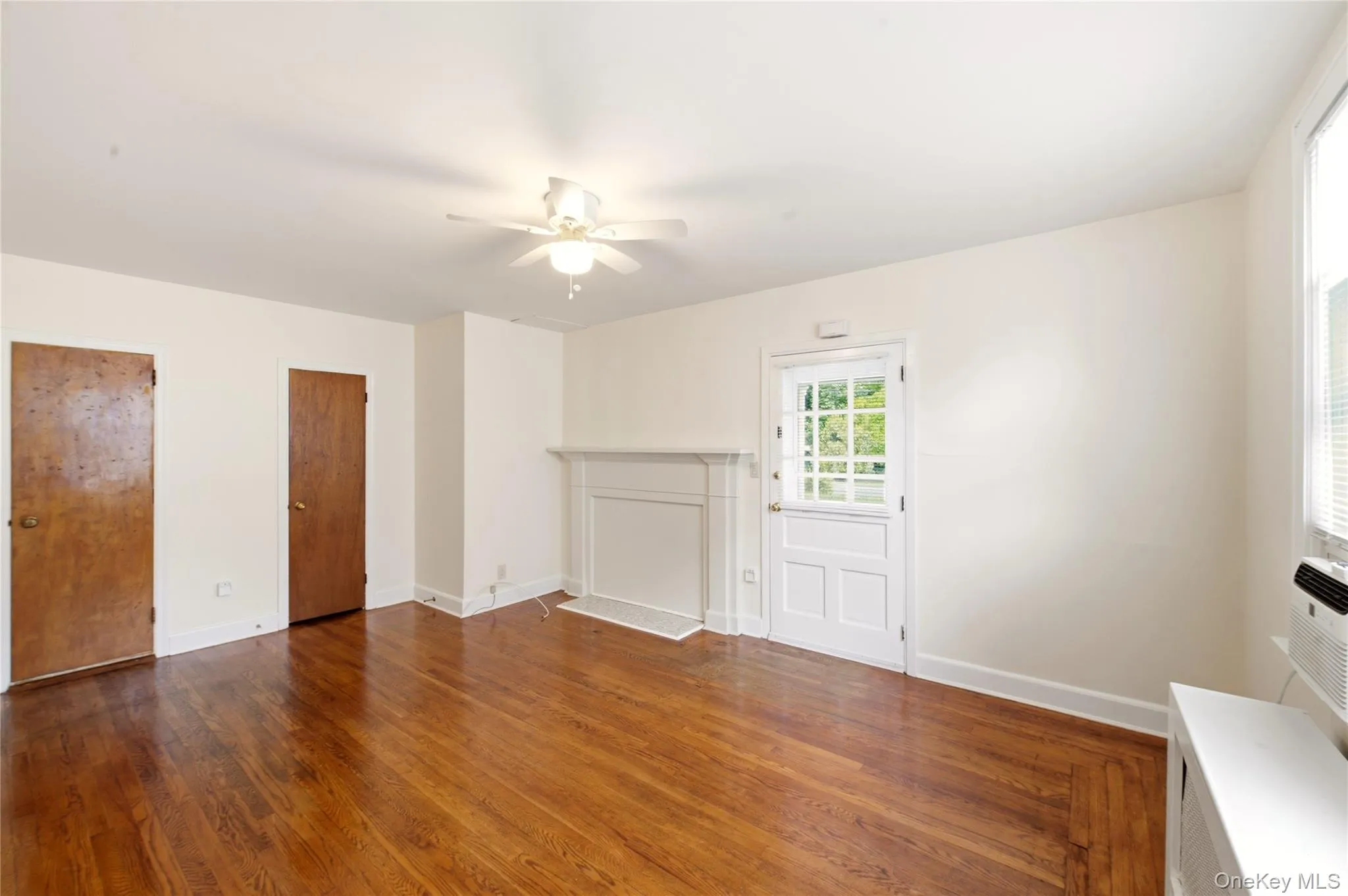 19 Sunset Avenue, Glen Cove, NY, 1 Bedroom Bedrooms, 3 Rooms Rooms,1 BathroomBathrooms,Residential Lease,For Rent,Sunset,0,1043796 19 Sunset Avenue, Glen Cove, NY, 1 Bedroom Bedrooms, 3 Rooms Rooms,1 BathroomBathrooms,Residential Lease,For Rent,Sunset,0,1043796