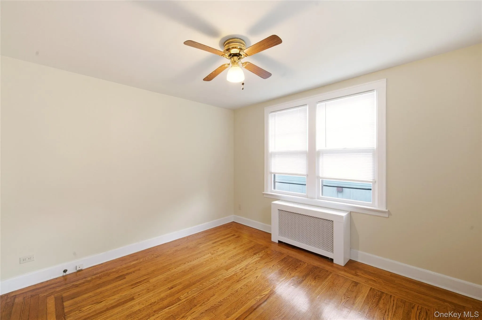 19 Sunset Avenue, Glen Cove, NY, 1 Bedroom Bedrooms, 3 Rooms Rooms,1 BathroomBathrooms,Residential Lease,For Rent,Sunset,0,1043796 19 Sunset Avenue, Glen Cove, NY, 1 Bedroom Bedrooms, 3 Rooms Rooms,1 BathroomBathrooms,Residential Lease,For Rent,Sunset,0,1043796