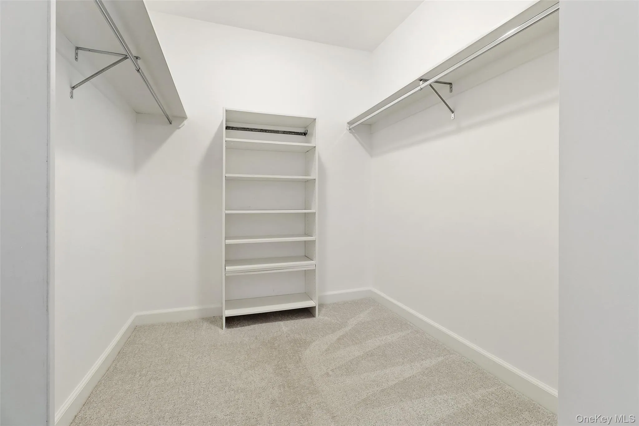 Huge walk-in closet!! Huge walk-in closet!!