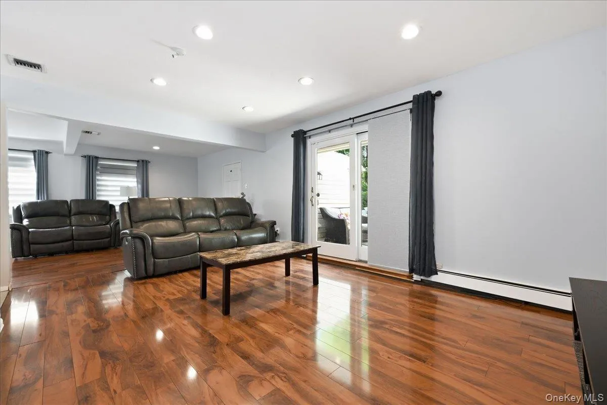 136 Tardy Lane, Hempstead, NY, 4 Bedrooms Bedrooms, 7 Rooms Rooms,2 BathroomsBathrooms,Residential,For Rent,Tardy,0,1043815 136 Tardy Lane, Hempstead, NY, 4 Bedrooms Bedrooms, 7 Rooms Rooms,2 BathroomsBathrooms,Residential,For Rent,Tardy,0,1043815
