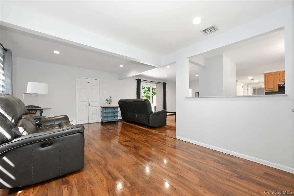 136 Tardy Lane, Hempstead, NY, 4 Bedrooms Bedrooms, 7 Rooms Rooms,2 BathroomsBathrooms,Residential,For Rent,Tardy,0,1043815 136 Tardy Lane, Hempstead, NY, 4 Bedrooms Bedrooms, 7 Rooms Rooms,2 BathroomsBathrooms,Residential,For Rent,Tardy,0,1043815