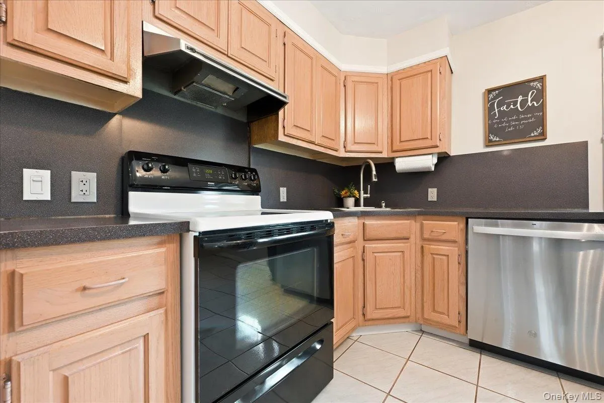 136 Tardy Lane, Hempstead, NY, 4 Bedrooms Bedrooms, 7 Rooms Rooms,2 BathroomsBathrooms,Residential,For Rent,Tardy,0,1043815 136 Tardy Lane, Hempstead, NY, 4 Bedrooms Bedrooms, 7 Rooms Rooms,2 BathroomsBathrooms,Residential,For Rent,Tardy,0,1043815