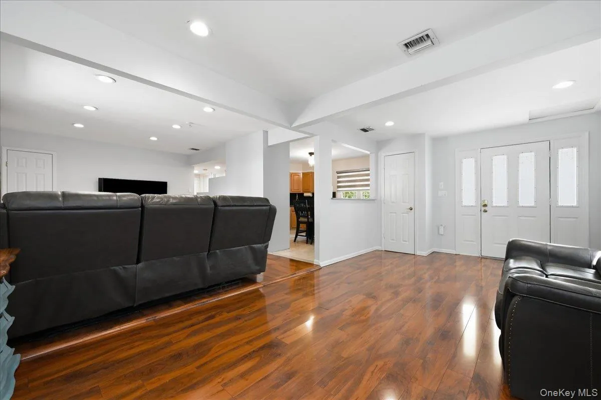 136 Tardy Lane, Hempstead, NY, 4 Bedrooms Bedrooms, 7 Rooms Rooms,2 BathroomsBathrooms,Residential,For Rent,Tardy,0,1043815 136 Tardy Lane, Hempstead, NY, 4 Bedrooms Bedrooms, 7 Rooms Rooms,2 BathroomsBathrooms,Residential,For Rent,Tardy,0,1043815