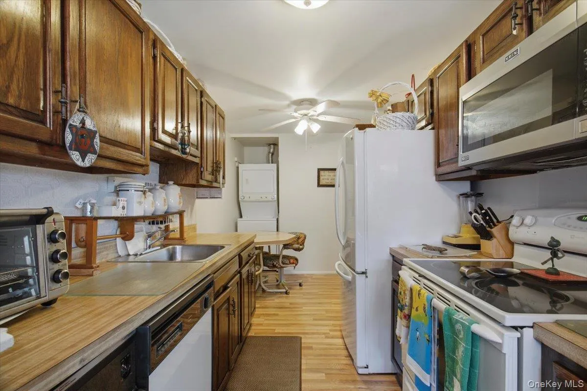 107 Broadway, White Plains, NY, 2 Bedrooms Bedrooms, 6 Rooms Rooms,2 BathroomsBathrooms,Residential,For Rent,Broadway,0,1043817 107 Broadway, White Plains, NY, 2 Bedrooms Bedrooms, 6 Rooms Rooms,2 BathroomsBathrooms,Residential,For Rent,Broadway,0,1043817
