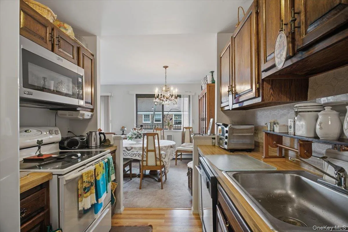 107 Broadway, White Plains, NY, 2 Bedrooms Bedrooms, 6 Rooms Rooms,2 BathroomsBathrooms,Residential,For Rent,Broadway,0,1043817 107 Broadway, White Plains, NY, 2 Bedrooms Bedrooms, 6 Rooms Rooms,2 BathroomsBathrooms,Residential,For Rent,Broadway,0,1043817