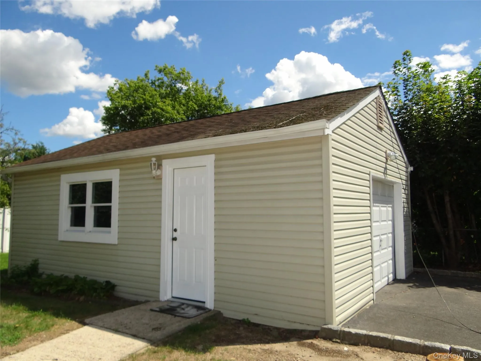 272 12th Avenue, West Babylon, NY, 2 Bedrooms Bedrooms, 4 Rooms Rooms,1 BathroomBathrooms,Residential,For Rent,12th,0,1043828 272 12th Avenue, West Babylon, NY, 2 Bedrooms Bedrooms, 4 Rooms Rooms,1 BathroomBathrooms,Residential,For Rent,12th,0,1043828