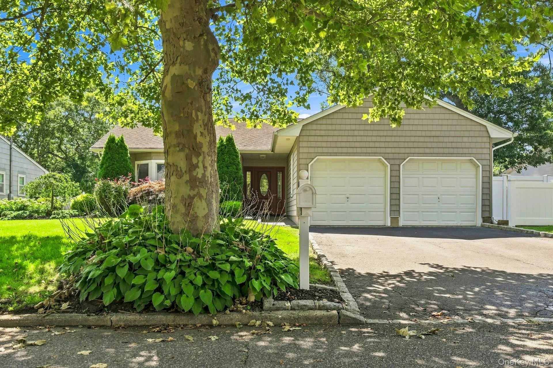 8 Marlan Court, Smithtown, NY, 3 Bedrooms Bedrooms, 7 Rooms Rooms,2 BathroomsBathrooms,Residential Lease,For Rent,Marlan,0,1043836 8 Marlan Court, Smithtown, NY, 3 Bedrooms Bedrooms, 7 Rooms Rooms,2 BathroomsBathrooms,Residential Lease,For Rent,Marlan,0,1043836