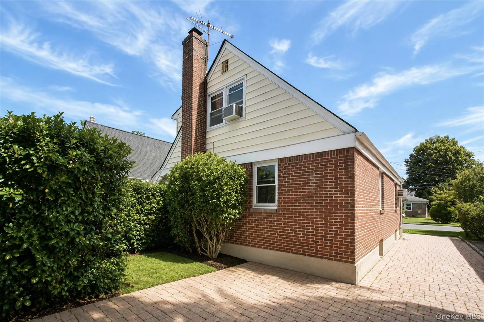 175 Latham Road, North Hempstead, NY, 5 Bedrooms Bedrooms, 7 Rooms Rooms,2 BathroomsBathrooms,Residential,For Rent,Latham,0,1043837 175 Latham Road, North Hempstead, NY, 5 Bedrooms Bedrooms, 7 Rooms Rooms,2 BathroomsBathrooms,Residential,For Rent,Latham,0,1043837