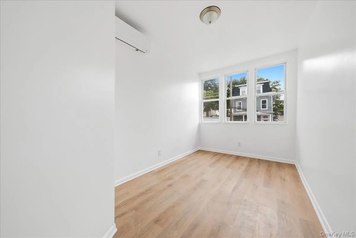 17 Lamartine Avenue, Yonkers, NY, 3 Bedrooms Bedrooms, 5 Rooms Rooms,1 BathroomBathrooms,Residential Lease,For Rent,Lamartine,0,1043844 17 Lamartine Avenue, Yonkers, NY, 3 Bedrooms Bedrooms, 5 Rooms Rooms,1 BathroomBathrooms,Residential Lease,For Rent,Lamartine,0,1043844