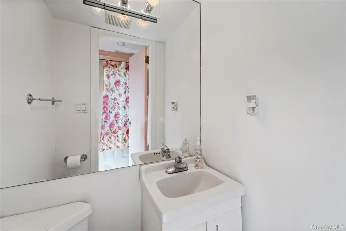 27-17 216th Street, New York, NY, 4 Bedrooms Bedrooms, 13 Rooms Rooms,3 BathroomsBathrooms,Residential,For Rent,216th,0,1043846 27-17 216th Street, New York, NY, 4 Bedrooms Bedrooms, 13 Rooms Rooms,3 BathroomsBathrooms,Residential,For Rent,216th,0,1043846