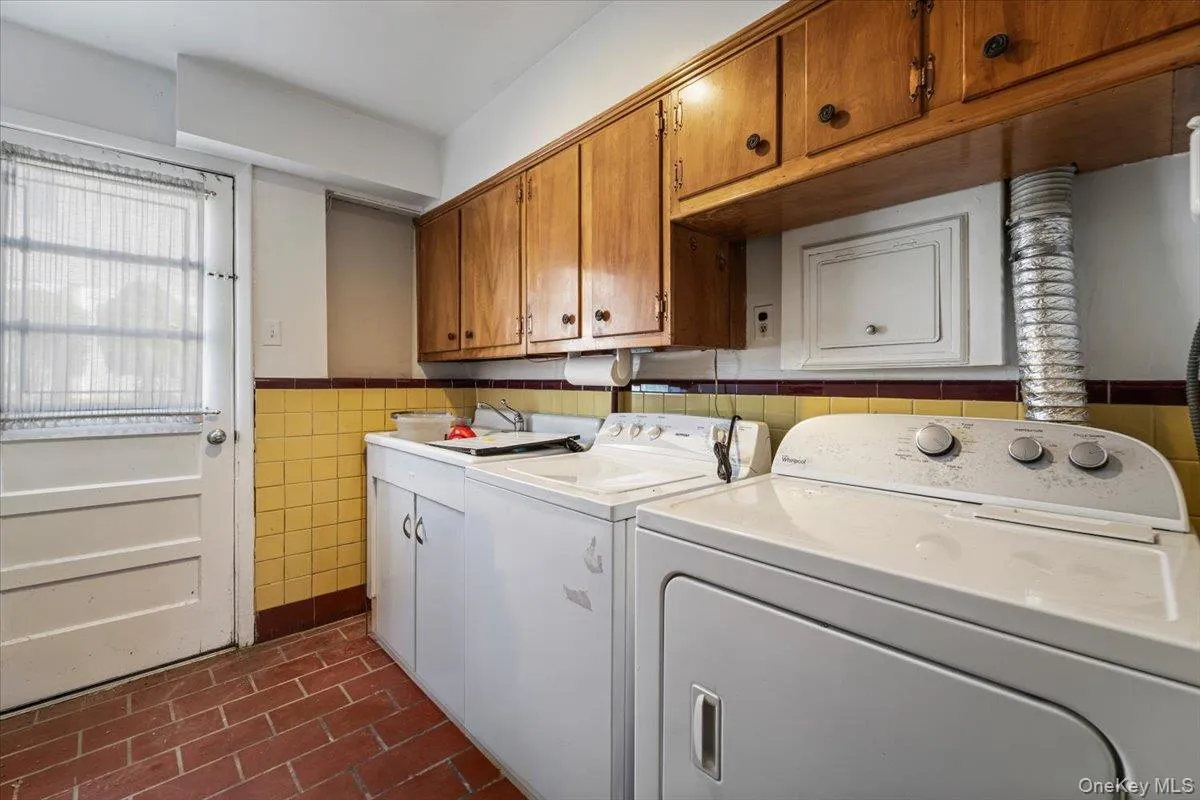 27-17 216th Street, New York, NY, 4 Bedrooms Bedrooms, 13 Rooms Rooms,3 BathroomsBathrooms,Residential,For Rent,216th,0,1043846 27-17 216th Street, New York, NY, 4 Bedrooms Bedrooms, 13 Rooms Rooms,3 BathroomsBathrooms,Residential,For Rent,216th,0,1043846