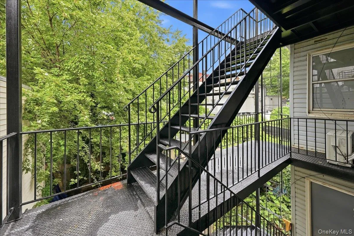 17 Lamartine Avenue, Yonkers, NY, 1 Bedroom Bedrooms, 3 Rooms Rooms,1 BathroomBathrooms,Residential Lease,For Rent,Lamartine,0,1043855 17 Lamartine Avenue, Yonkers, NY, 1 Bedroom Bedrooms, 3 Rooms Rooms,1 BathroomBathrooms,Residential Lease,For Rent,Lamartine,0,1043855