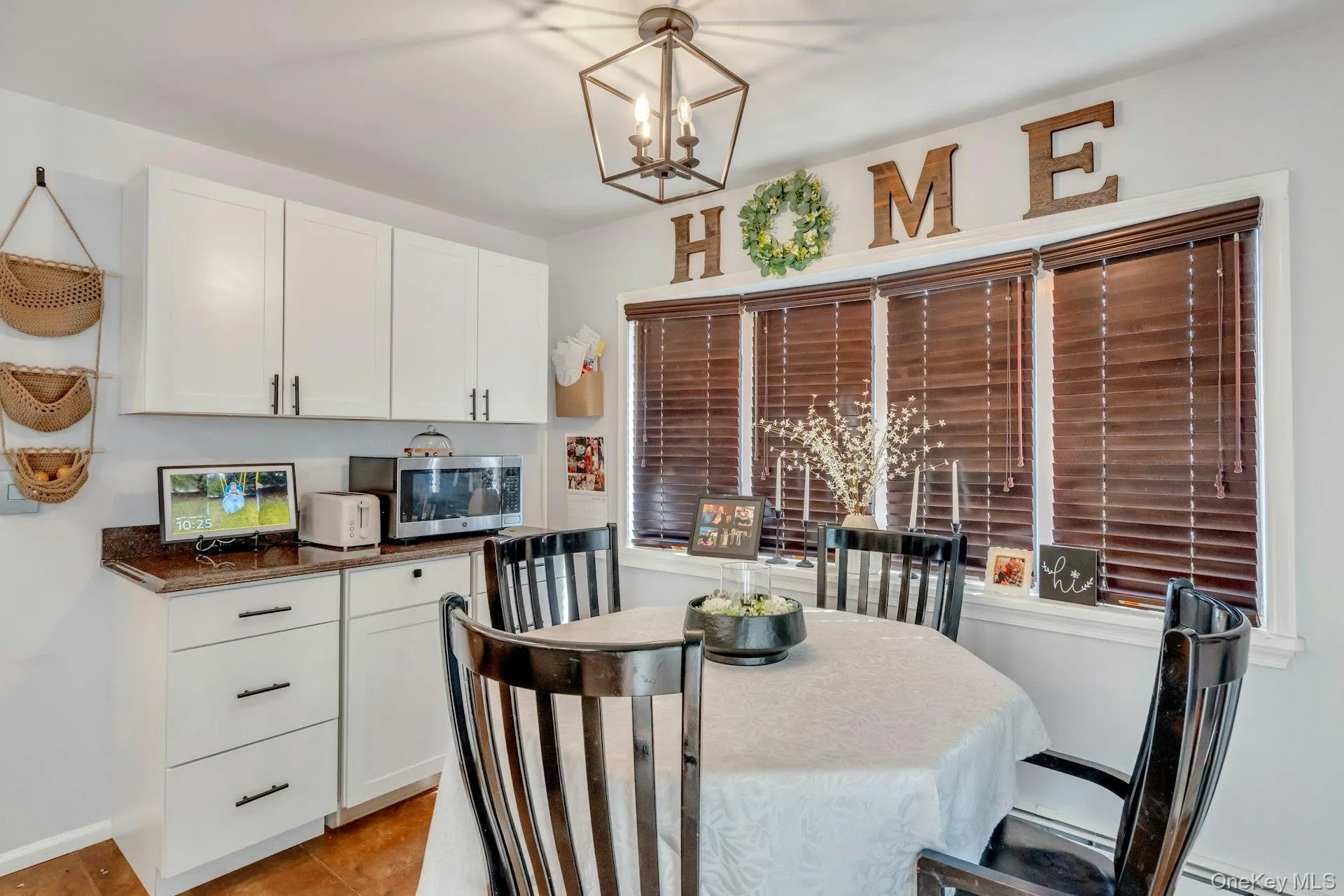 Wonderful eat-in-kitchen Wonderful eat-in-kitchen