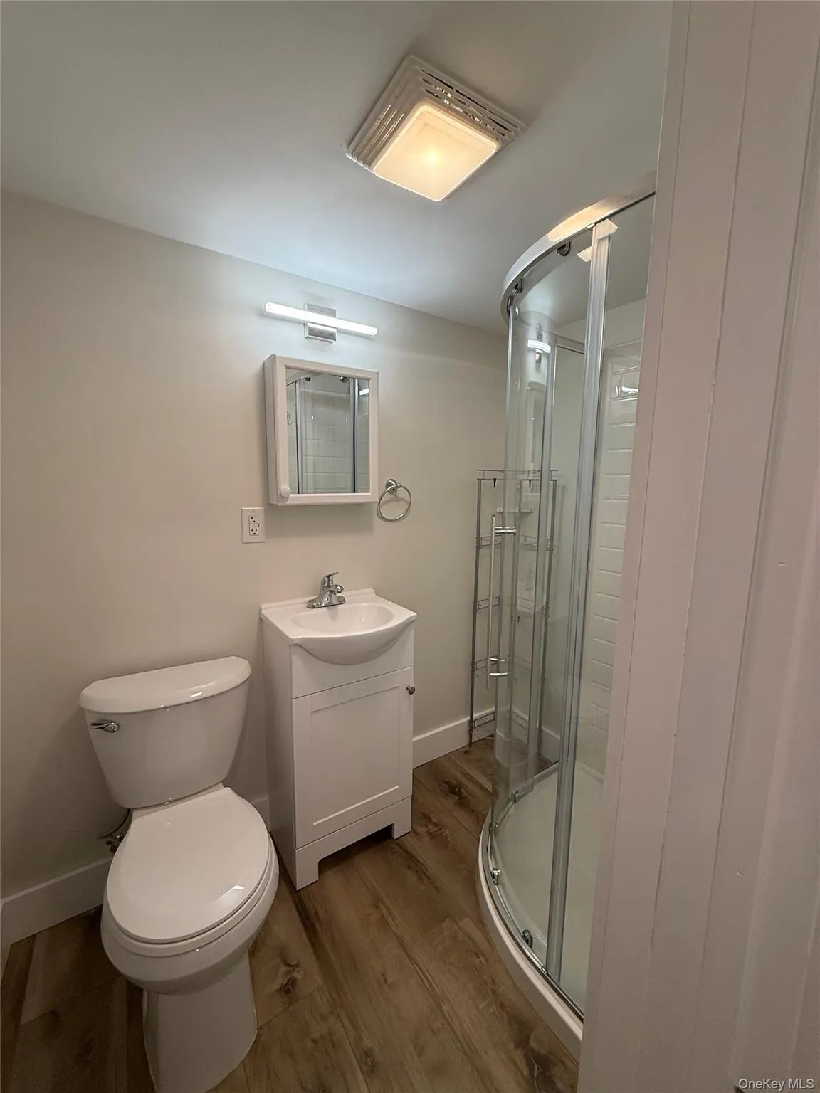 Full bathroom Full bathroom