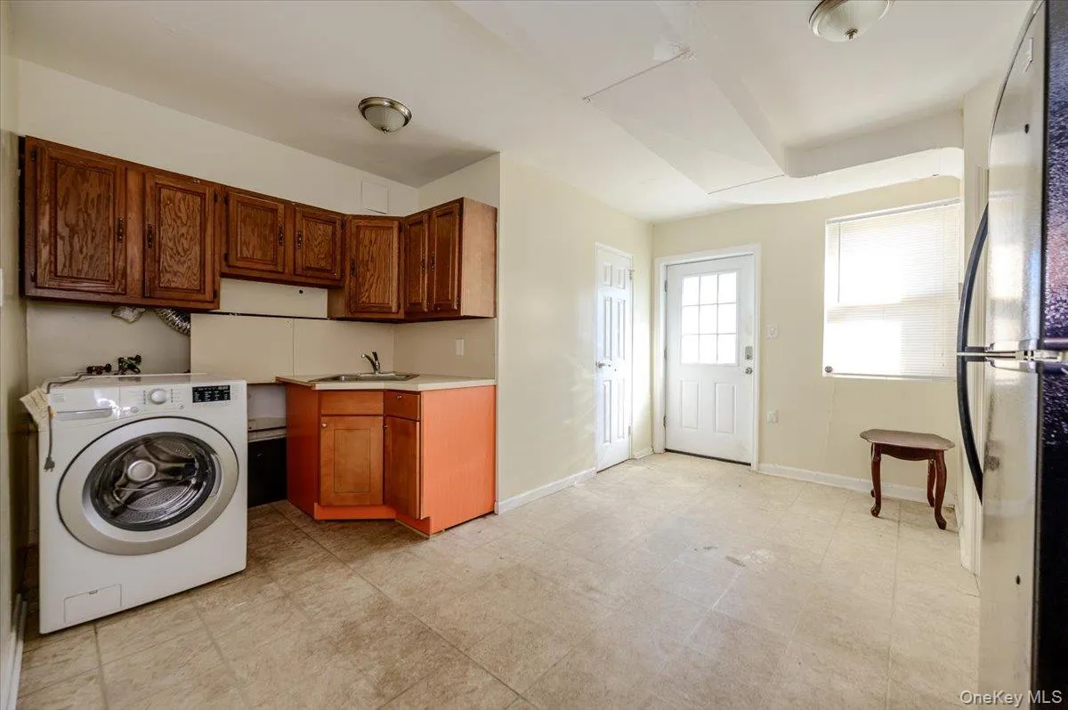272 Brinsmade Avenue, New York, NY, 3 Bedrooms Bedrooms, 7 Rooms Rooms,2 BathroomsBathrooms,Residential,For Rent,Brinsmade,0,1043875 272 Brinsmade Avenue, New York, NY, 3 Bedrooms Bedrooms, 7 Rooms Rooms,2 BathroomsBathrooms,Residential,For Rent,Brinsmade,0,1043875