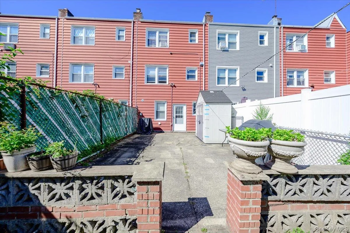 272 Brinsmade Avenue, New York, NY, 3 Bedrooms Bedrooms, 7 Rooms Rooms,2 BathroomsBathrooms,Residential,For Rent,Brinsmade,0,1043875 272 Brinsmade Avenue, New York, NY, 3 Bedrooms Bedrooms, 7 Rooms Rooms,2 BathroomsBathrooms,Residential,For Rent,Brinsmade,0,1043875