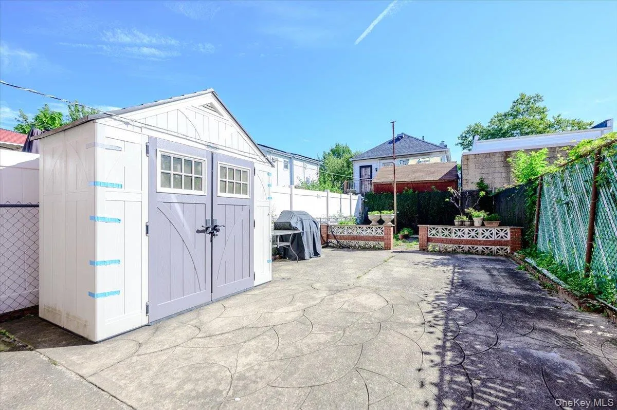 272 Brinsmade Avenue, New York, NY, 3 Bedrooms Bedrooms, 7 Rooms Rooms,2 BathroomsBathrooms,Residential,For Rent,Brinsmade,0,1043875 272 Brinsmade Avenue, New York, NY, 3 Bedrooms Bedrooms, 7 Rooms Rooms,2 BathroomsBathrooms,Residential,For Rent,Brinsmade,0,1043875
