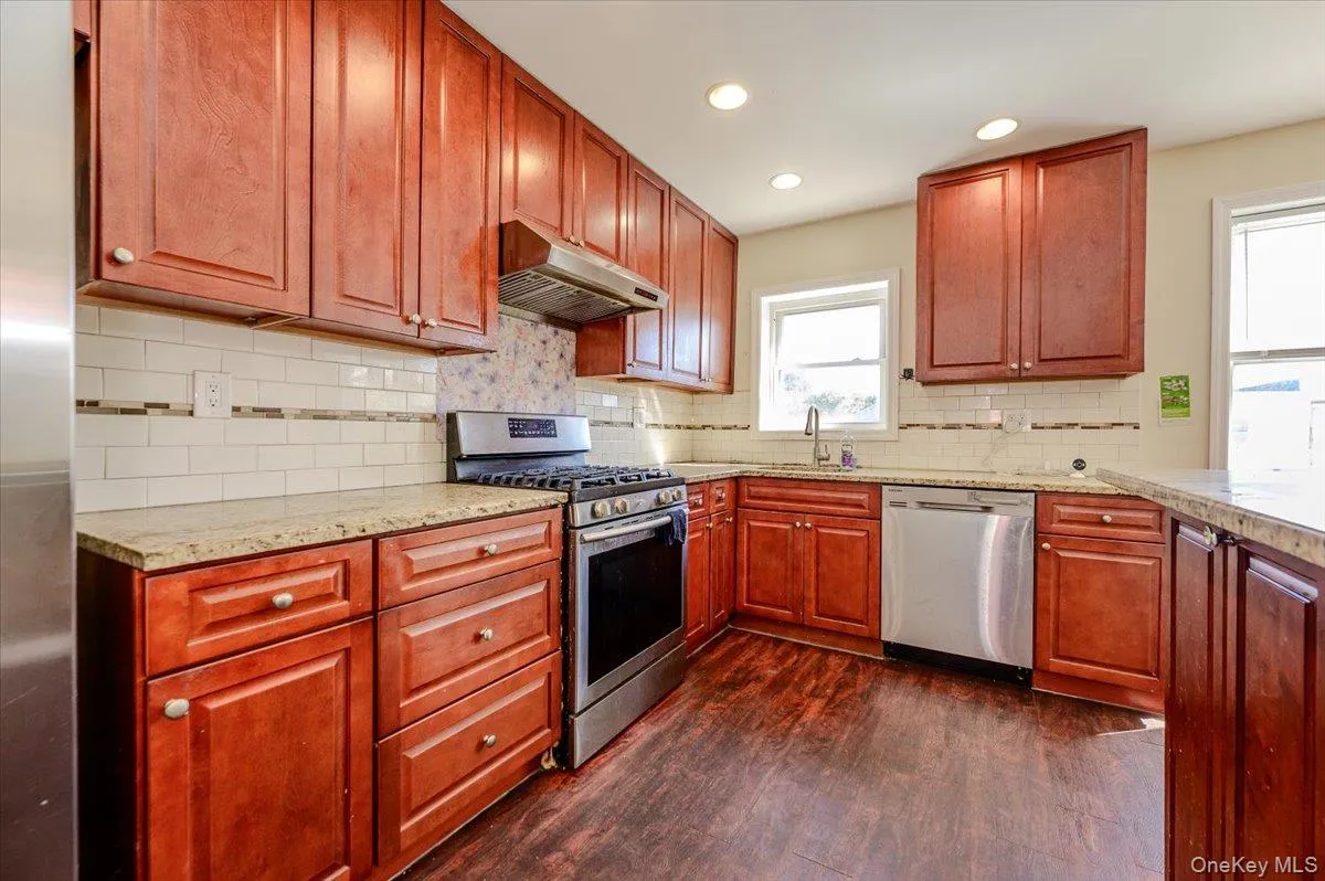 272 Brinsmade Avenue, New York, NY, 3 Bedrooms Bedrooms, 7 Rooms Rooms,2 BathroomsBathrooms,Residential,For Rent,Brinsmade,0,1043875 272 Brinsmade Avenue, New York, NY, 3 Bedrooms Bedrooms, 7 Rooms Rooms,2 BathroomsBathrooms,Residential,For Rent,Brinsmade,0,1043875