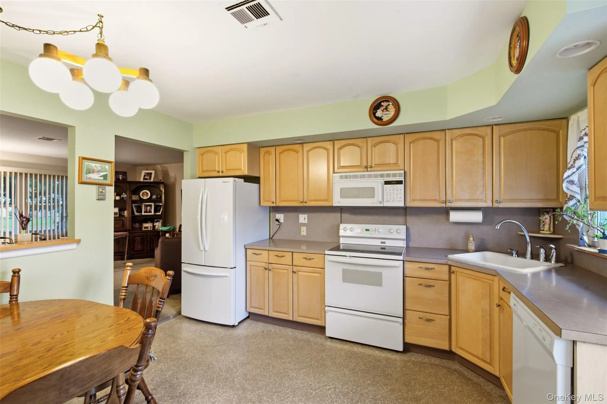 238 Blackpool Court, Brookhaven, NY, 2 Bedrooms Bedrooms, 5 Rooms Rooms,1 BathroomBathrooms,Residential,For Rent,Blackpool,0,1043884 238 Blackpool Court, Brookhaven, NY, 2 Bedrooms Bedrooms, 5 Rooms Rooms,1 BathroomBathrooms,Residential,For Rent,Blackpool,0,1043884