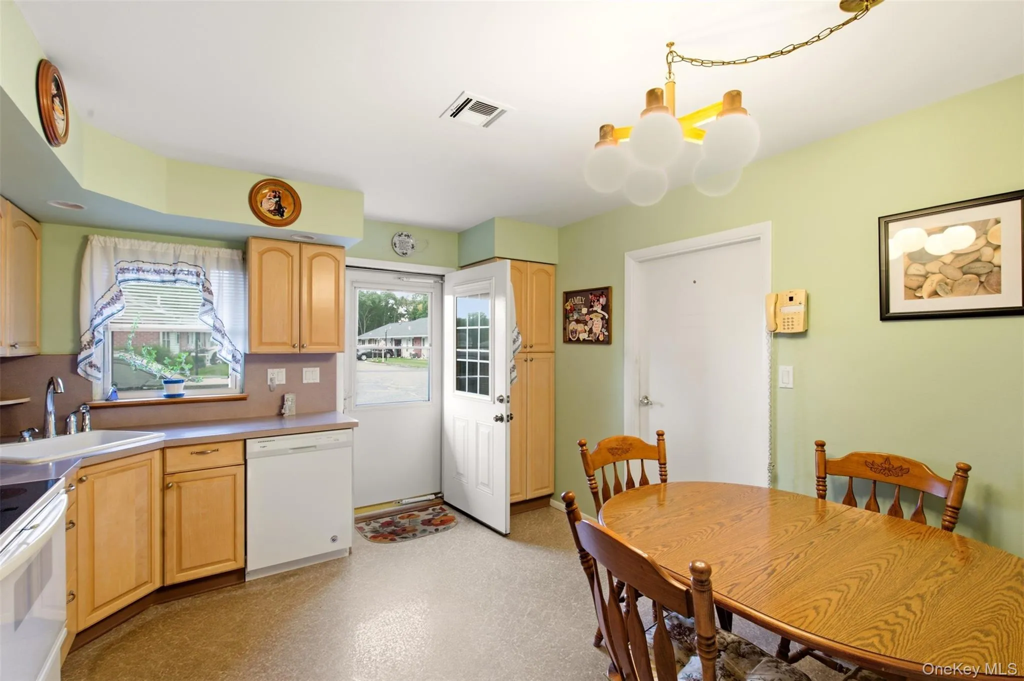 238 Blackpool Court, Brookhaven, NY, 2 Bedrooms Bedrooms, 5 Rooms Rooms,1 BathroomBathrooms,Residential,For Rent,Blackpool,0,1043884 238 Blackpool Court, Brookhaven, NY, 2 Bedrooms Bedrooms, 5 Rooms Rooms,1 BathroomBathrooms,Residential,For Rent,Blackpool,0,1043884