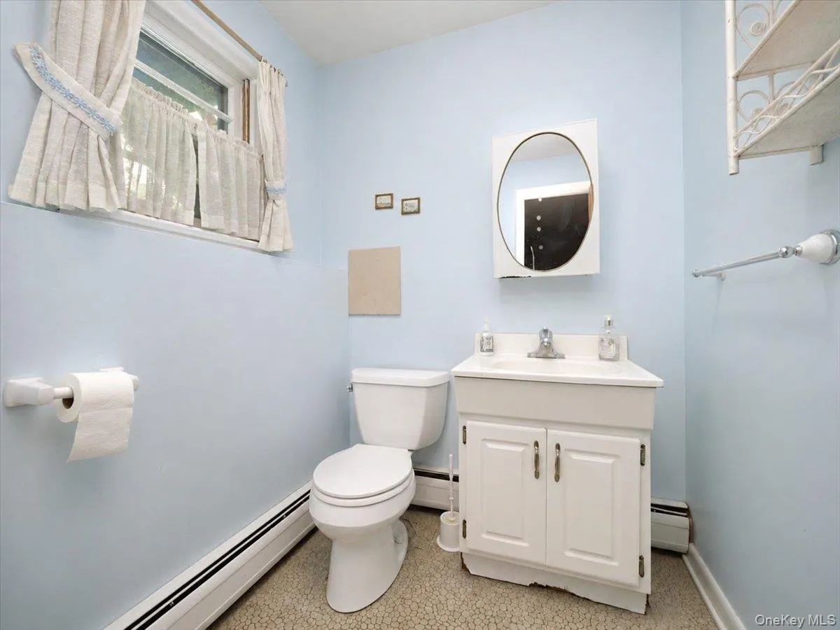 Lower Level 1/2 Bath Lower Level 1/2 Bath
