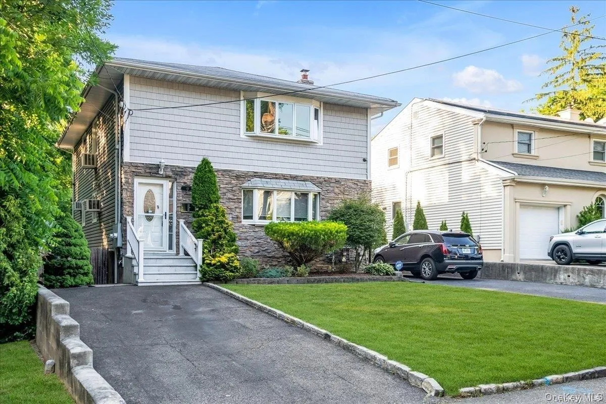 49 Neulist Avenue, North Hempstead, NY, 2 Bedrooms Bedrooms, 5 Rooms Rooms,1 BathroomBathrooms,Residential Lease,For Rent,Neulist,0,1043897 49 Neulist Avenue, North Hempstead, NY, 2 Bedrooms Bedrooms, 5 Rooms Rooms,1 BathroomBathrooms,Residential Lease,For Rent,Neulist,0,1043897