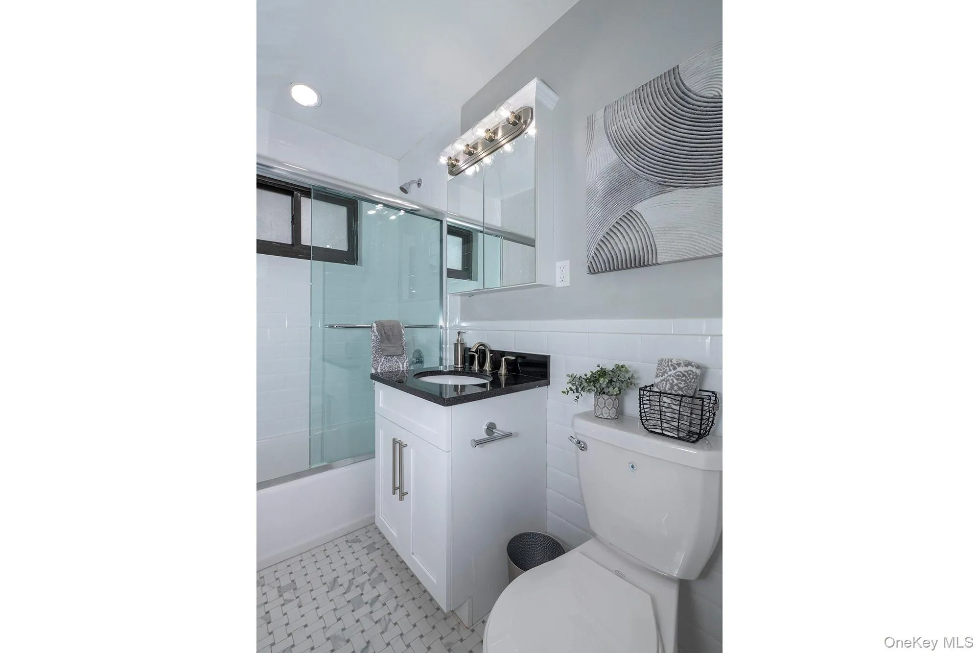 403 East Main Street, Islip, NY, 1 Bedroom Bedrooms, 4 Rooms Rooms,1 BathroomBathrooms,Residential Lease,For Rent,East Main,0,1043900 403 East Main Street, Islip, NY, 1 Bedroom Bedrooms, 4 Rooms Rooms,1 BathroomBathrooms,Residential Lease,For Rent,East Main,0,1043900