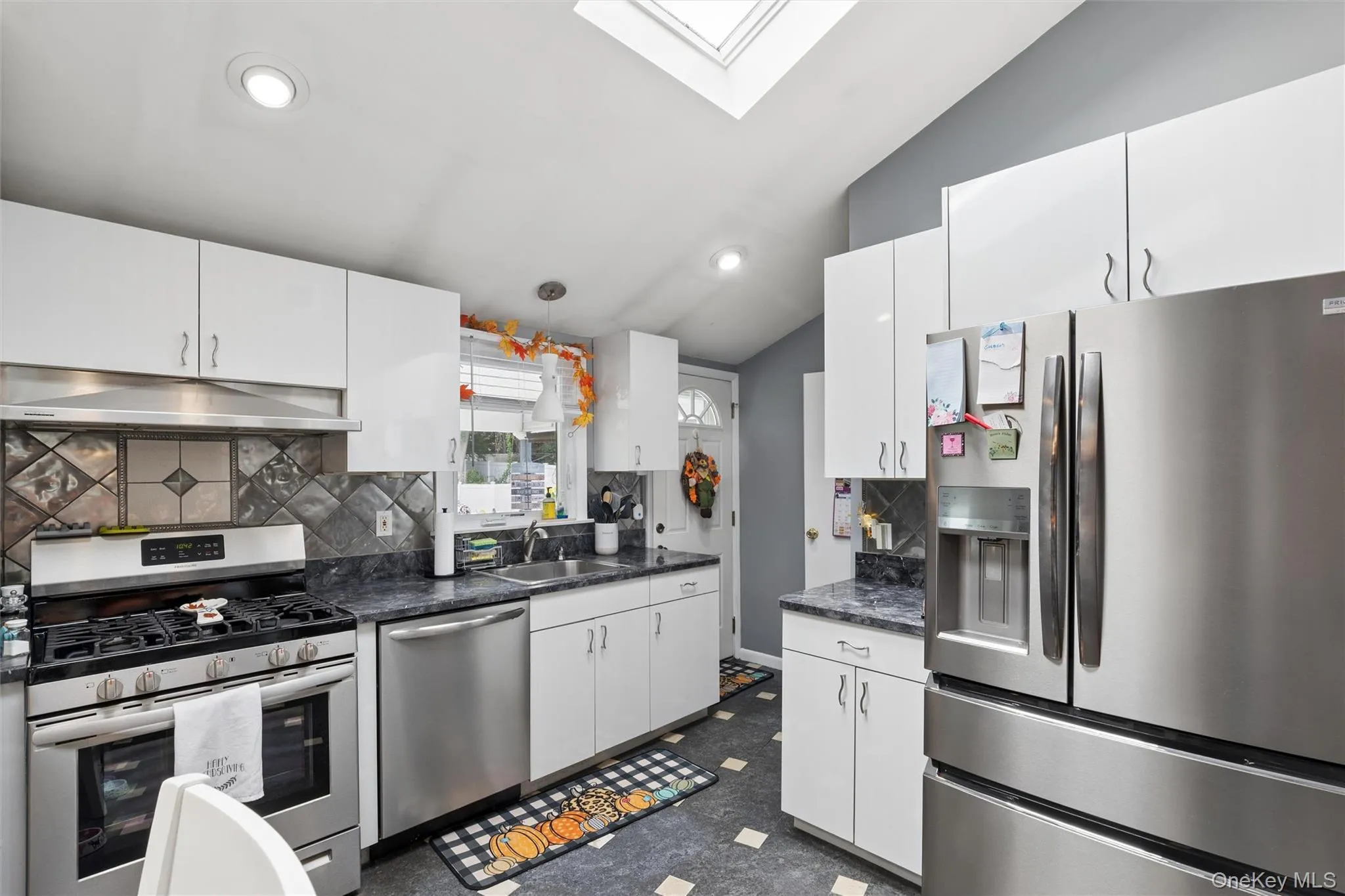 31 Ketay Drive, Huntington, NY, 4 Bedrooms Bedrooms, 8 Rooms Rooms,2 BathroomsBathrooms,Residential,For Rent,Ketay,0,1043906 31 Ketay Drive, Huntington, NY, 4 Bedrooms Bedrooms, 8 Rooms Rooms,2 BathroomsBathrooms,Residential,For Rent,Ketay,0,1043906