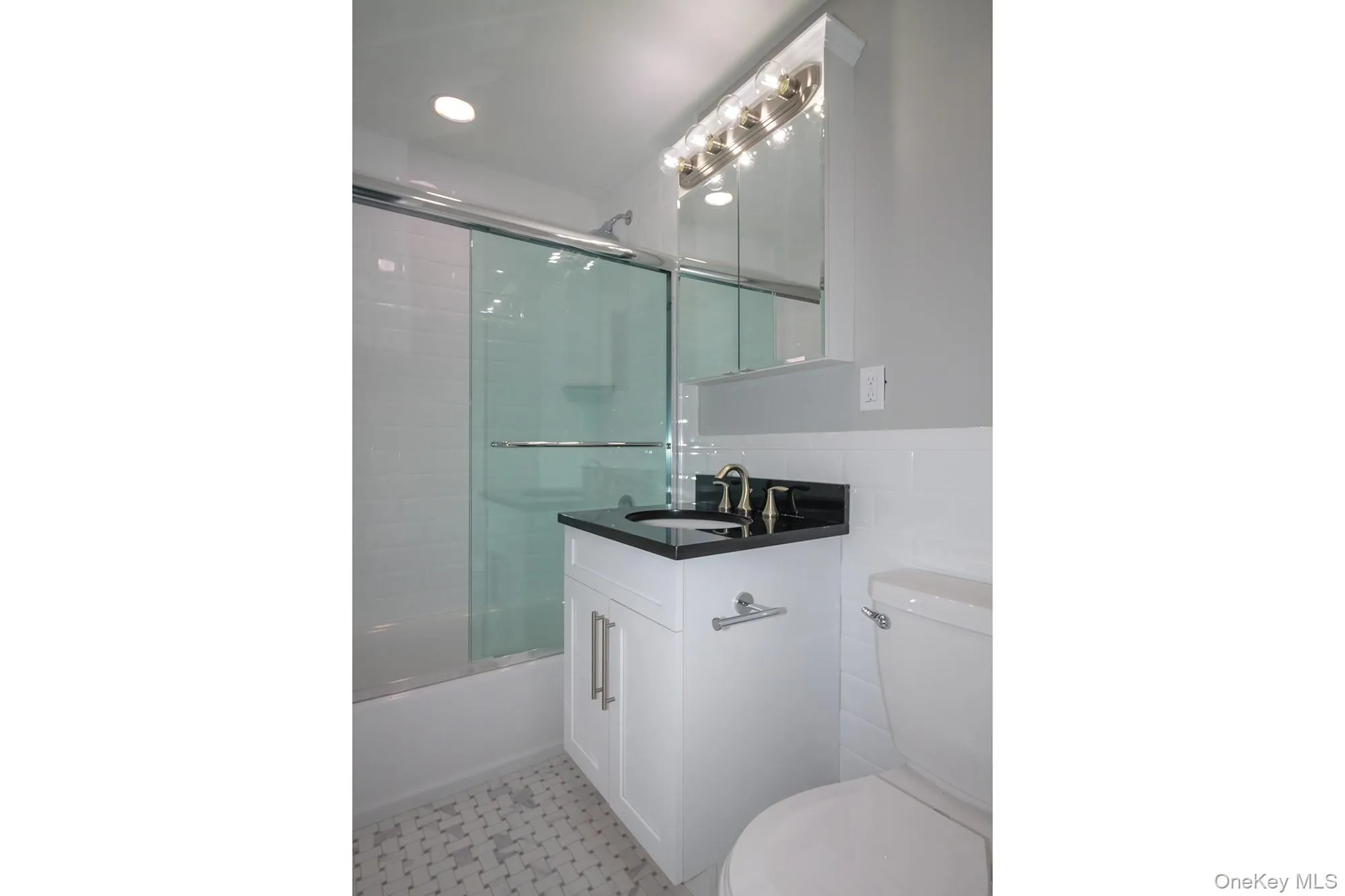 405 East Main Street, Islip, NY, 2 Bedrooms Bedrooms, 5 Rooms Rooms,2 BathroomsBathrooms,Residential Lease,For Rent,East Main,0,1043912 405 East Main Street, Islip, NY, 2 Bedrooms Bedrooms, 5 Rooms Rooms,2 BathroomsBathrooms,Residential Lease,For Rent,East Main,0,1043912