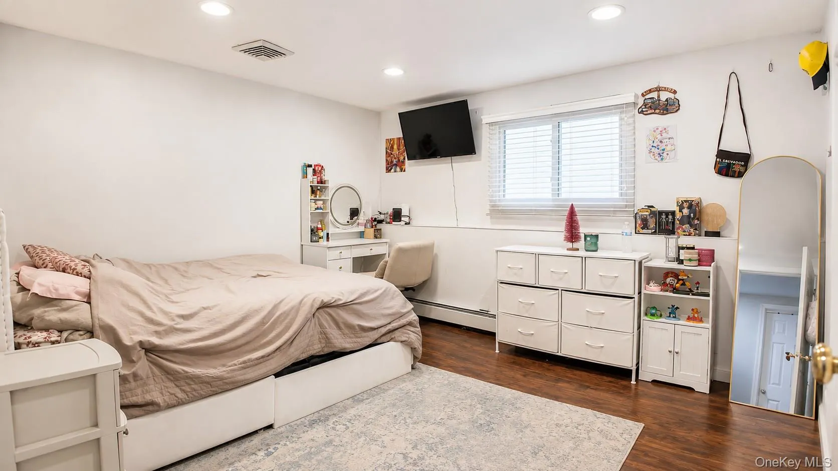 42 Brennan Street, Huntington, NY, 6 Bedrooms Bedrooms, 8 Rooms Rooms,2 BathroomsBathrooms,Residential,For Rent,Brennan,0,1043915 42 Brennan Street, Huntington, NY, 6 Bedrooms Bedrooms, 8 Rooms Rooms,2 BathroomsBathrooms,Residential,For Rent,Brennan,0,1043915