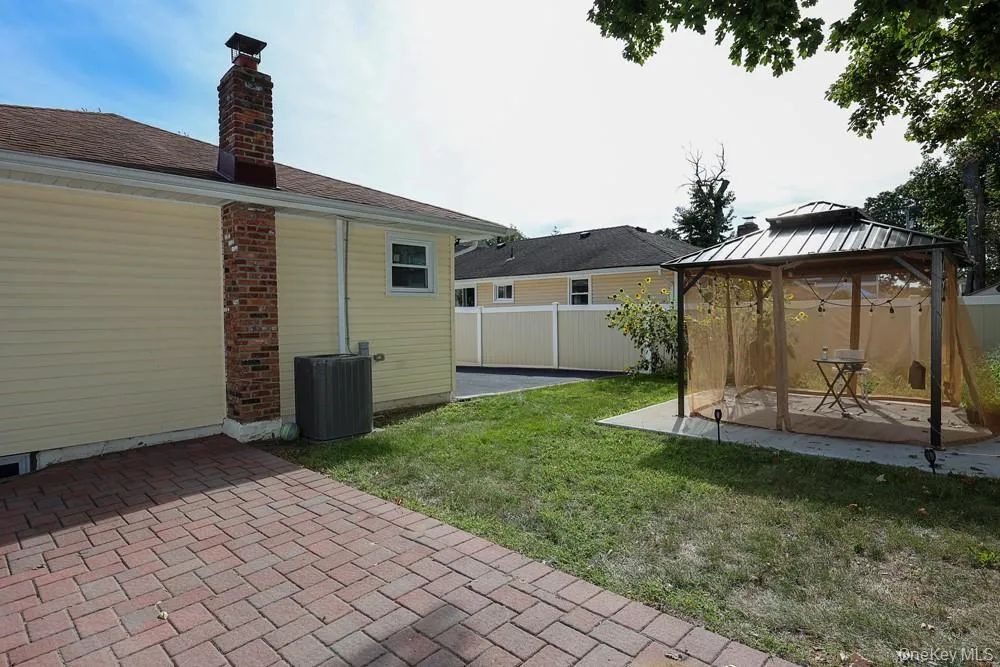 11 Valentine Street, Hempstead, NY, 3 Bedrooms Bedrooms, 6 Rooms Rooms,2 BathroomsBathrooms,Residential,For Rent,Valentine,0,1043920 11 Valentine Street, Hempstead, NY, 3 Bedrooms Bedrooms, 6 Rooms Rooms,2 BathroomsBathrooms,Residential,For Rent,Valentine,0,1043920