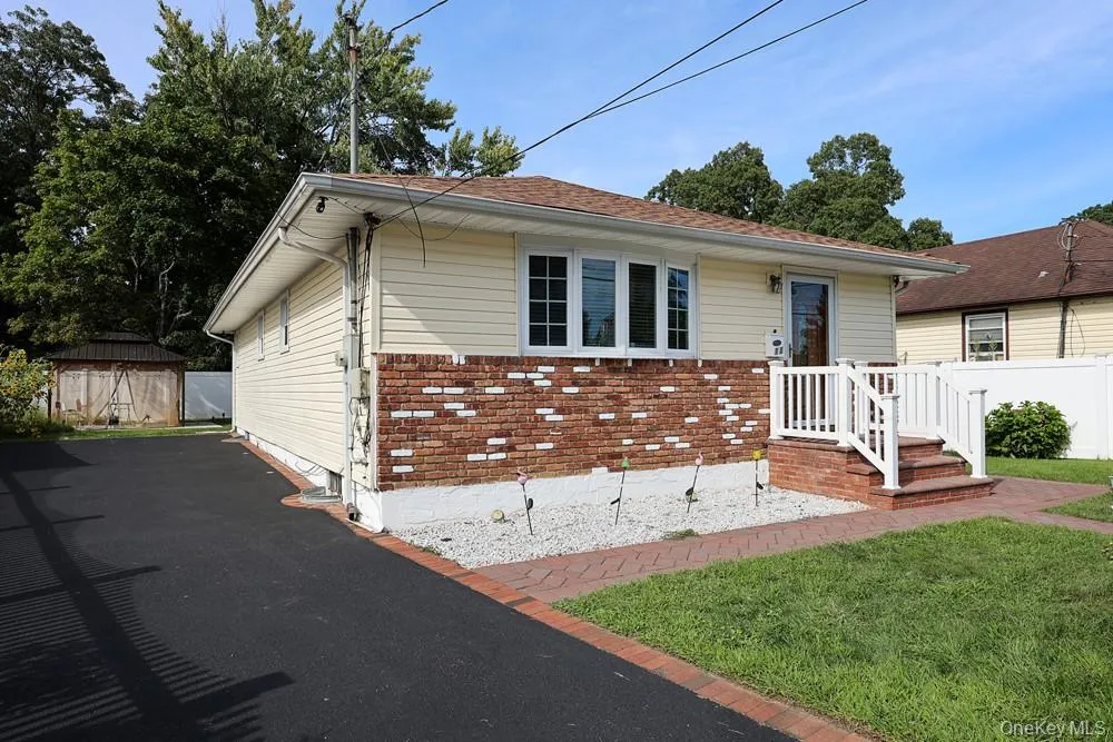 11 Valentine Street, Hempstead, NY, 3 Bedrooms Bedrooms, 6 Rooms Rooms,2 BathroomsBathrooms,Residential,For Rent,Valentine,0,1043920 11 Valentine Street, Hempstead, NY, 3 Bedrooms Bedrooms, 6 Rooms Rooms,2 BathroomsBathrooms,Residential,For Rent,Valentine,0,1043920
