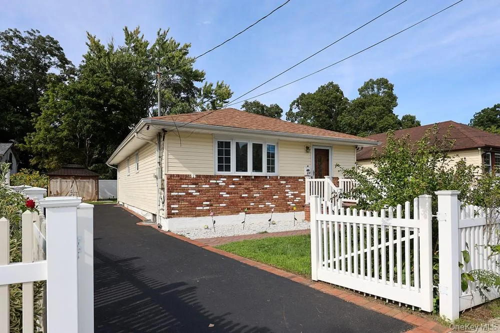 11 Valentine Street, Hempstead, NY, 3 Bedrooms Bedrooms, 6 Rooms Rooms,2 BathroomsBathrooms,Residential,For Rent,Valentine,0,1043920 11 Valentine Street, Hempstead, NY, 3 Bedrooms Bedrooms, 6 Rooms Rooms,2 BathroomsBathrooms,Residential,For Rent,Valentine,0,1043920