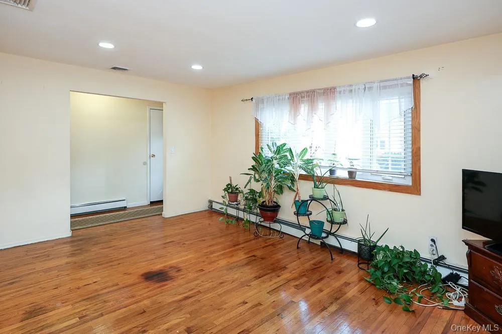 11 Valentine Street, Hempstead, NY, 3 Bedrooms Bedrooms, 6 Rooms Rooms,2 BathroomsBathrooms,Residential,For Rent,Valentine,0,1043920 11 Valentine Street, Hempstead, NY, 3 Bedrooms Bedrooms, 6 Rooms Rooms,2 BathroomsBathrooms,Residential,For Rent,Valentine,0,1043920